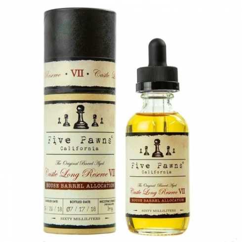 Five Pawns Castle Long Reserve VII e-likit şişesi ve kutusu.